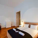Rakoczi Apartment In The City Centre