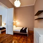 Rakoczi Apartment In The City Centre