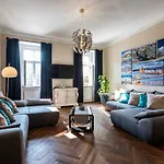 Center,The Rumbach Suite