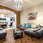 Center,The Rumbach Suite