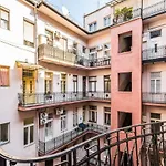 The Grey - Studio Apartment With Sleeping Loft In The Center Of Budapest