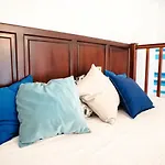 Indigo Apartment With Free Parking