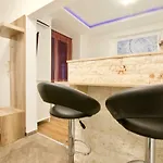 Standard Apartment By Hi5 -Baross Square