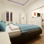 Standard Apartment By Hi5 -Baross Square