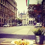 Parliament Apartment Alkotmany Utca 4