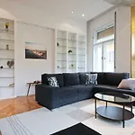 Luxury Gold Plated Suite In Calm Central Location
