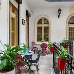 Vintage Home In The Center