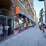 Rakoczi Apartment In The City Centre