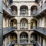 Downtown Design Flat