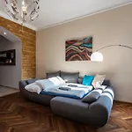 Center,The Rumbach Suite