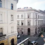 Indigo Apartment With Free Parking