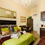 R7 Apartment