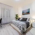 Pannónia Luxury Apartman with WIFI&Balcony