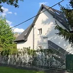 Green Buda Valley: Holiday Home With Garden