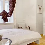4Br , 3Bhr With Ac At The Opera
