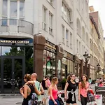 Your Frisky Home In The Iconic Vaci Street