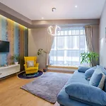 Amber / Navy Design Apartments With A/C
