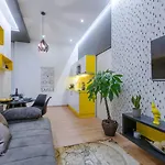 Amber / Navy Design Apartments With A/C