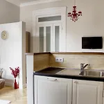 Deluxe In The Heart Of The City