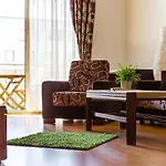 Dnd, Kun Apartments, Keleti Railway Station