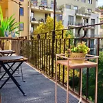 King Street Design Apartment For 12