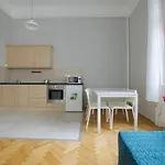 Budget Apartment By Hi5 - Palace Quarter
