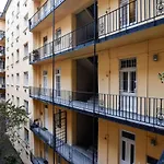 Riverside Apartment In Downtown