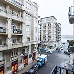 Riverside Apartment In Downtown