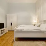 Deer-Friendly Apartment In The City Centre