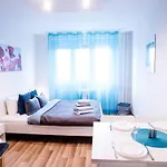 Peaceful, Cozy And New Apartment With Balcony