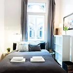 Cosy And Central Apartment With 4 Bedrooms And A/C
