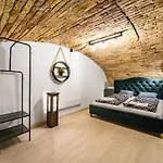Spacious Loft In The Heart Of Downtown