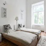 Spacious Evergreen Apartment In The Heart Of Budapest