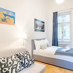 Inner City Apartment - Hold Utca