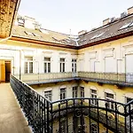 Luxury Paulay Street Apartment
