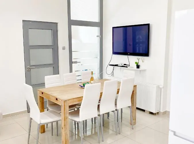 Luxury Apartment In The Centre Ac Parking Garden