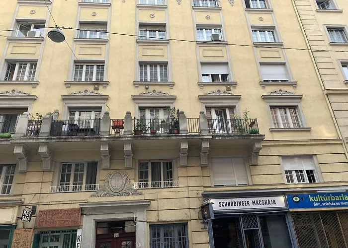 Cool Cat Budapest Apartment