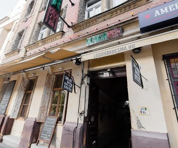 Budapest Party Hostel At Udvarom