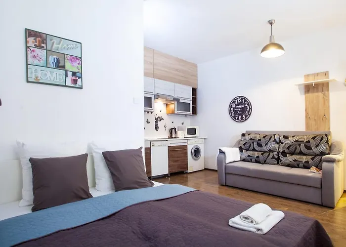 Very Central, Comfy Studio
