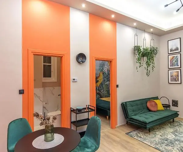 E13 Extravagant Studio