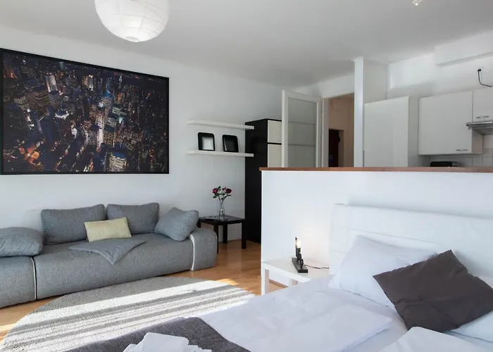 Kiraly Pop Studio With Terrace With Free Parking