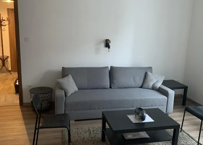 Fehérvári. Budai lakás, kiváló közlekedés, ingyenes parkolás!
