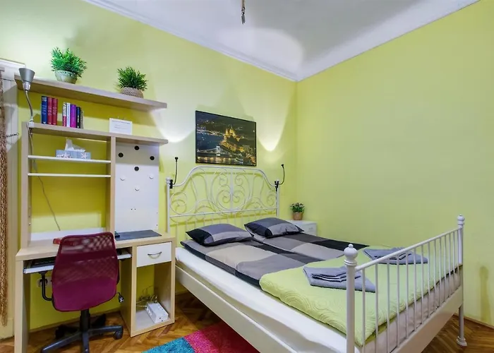 Margaret Apartment