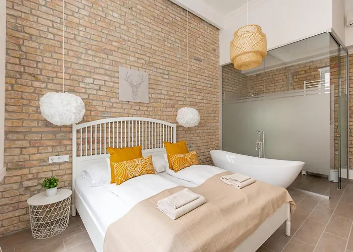 Eiffel Apartment