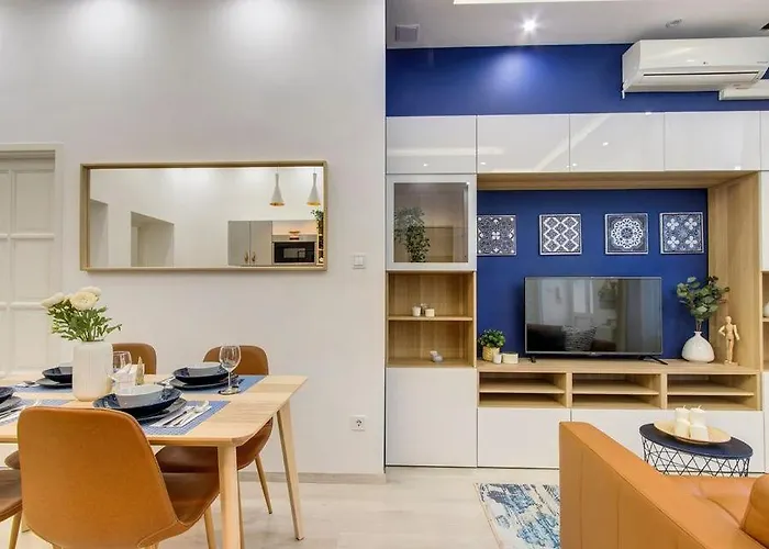 Emerald Residency 4Br-2Ba