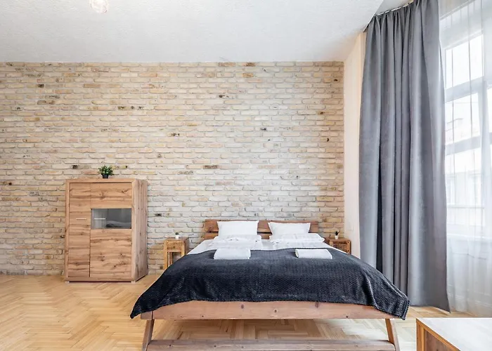 Central Luxury Apartment With Ac