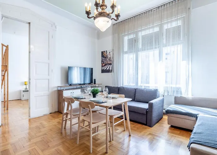 Huge Apartment In The City Center