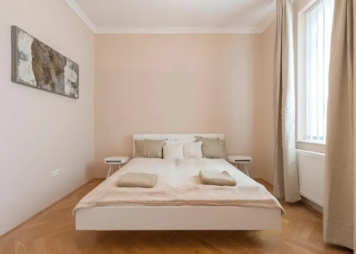 Opera & Basilica 2 Bedrooms With Balcony