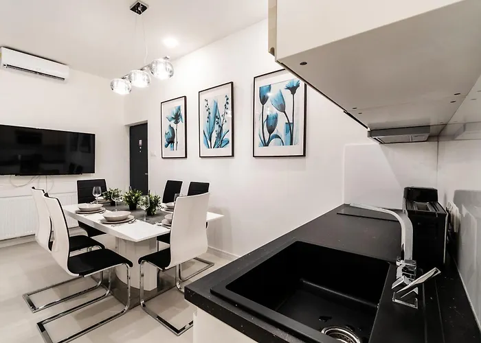 Quiet Very Central & Stylish Apt