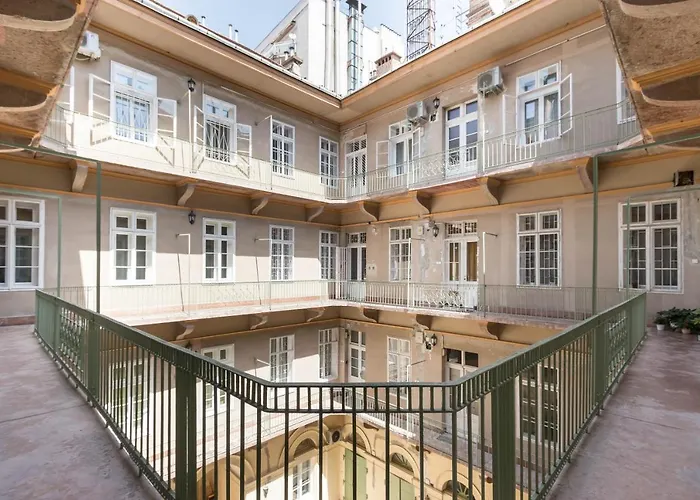 Leda\'S Apartment Next To The Danube And Fashion Street